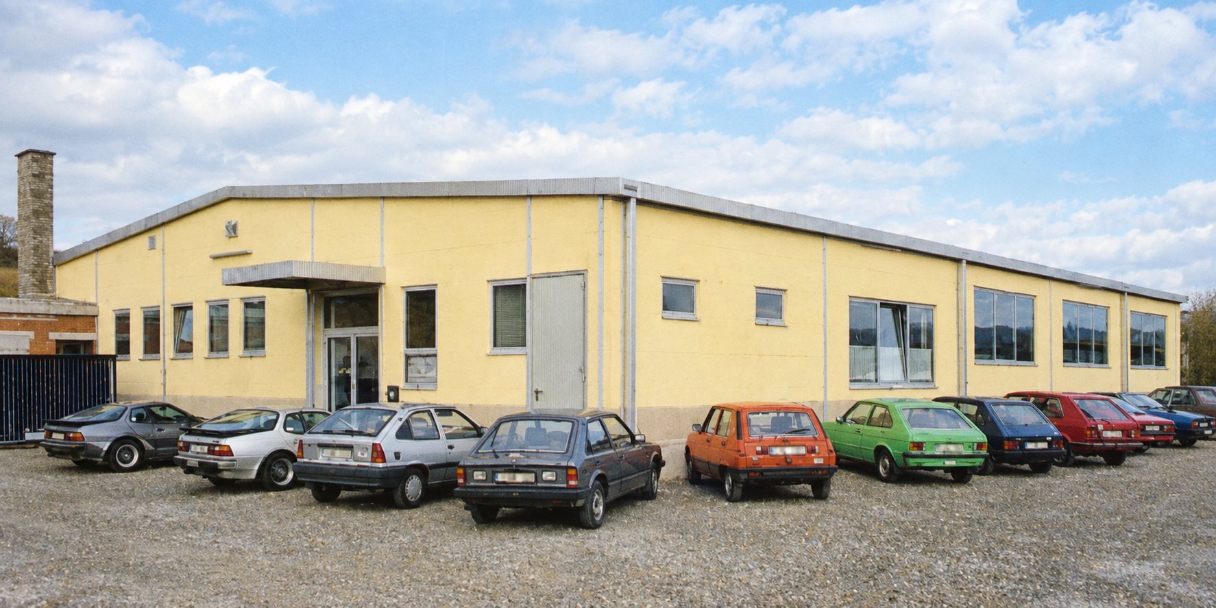 Historische Außenansicht des Fitnessstudios in Königsbach-Stein