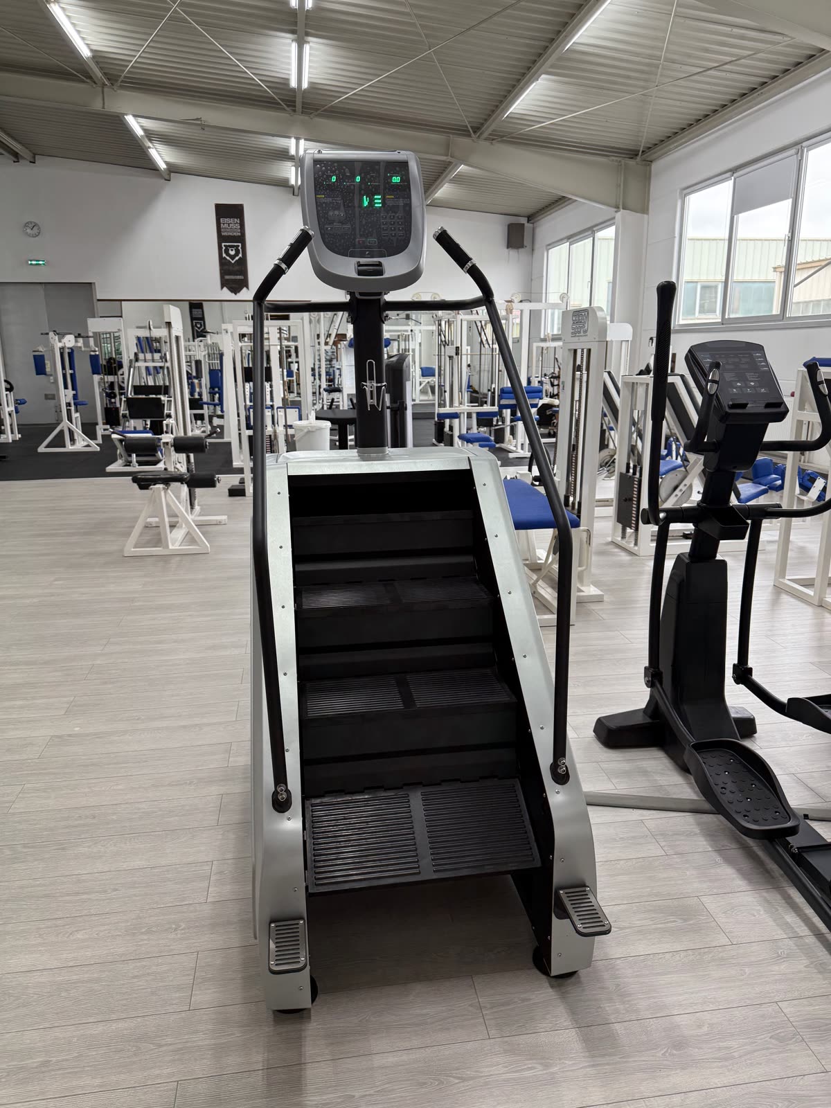 Stepper und Crosstrainer im Cardiobereich bei FM Sports